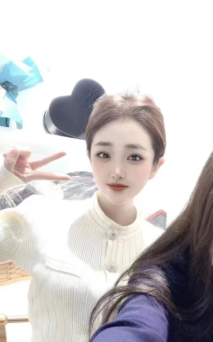 勾魂眼，妩媚多姿，人照一致