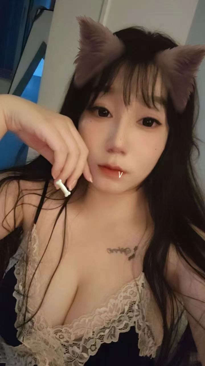 岗顶肉肉的雪儿妹妹