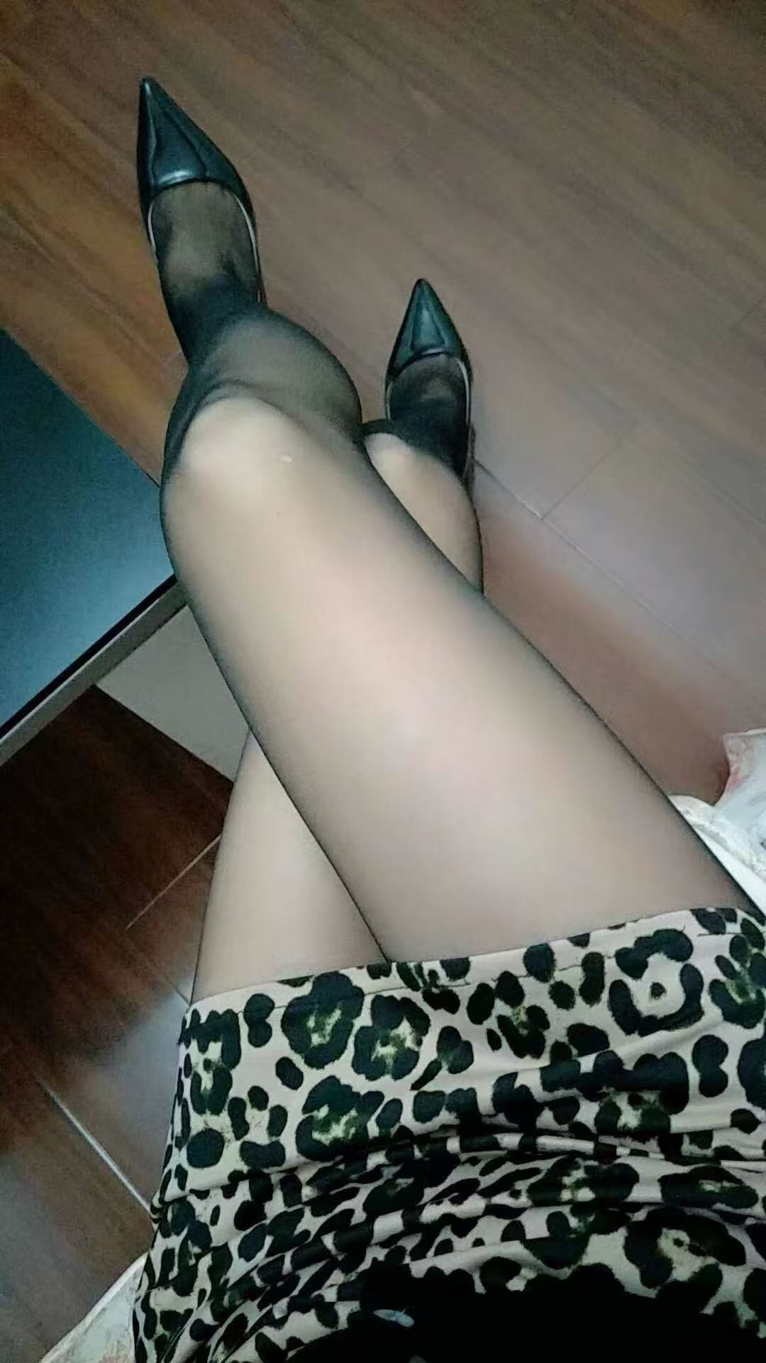 美艳丰润少妇醉红颜