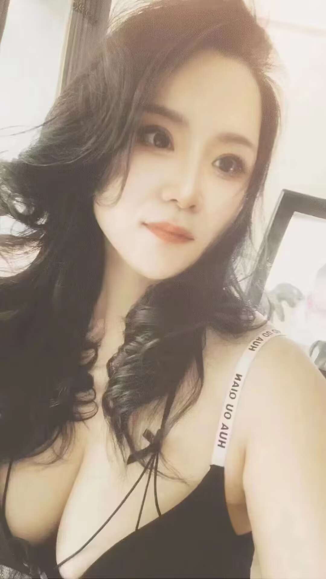 建业丰满小姐姐