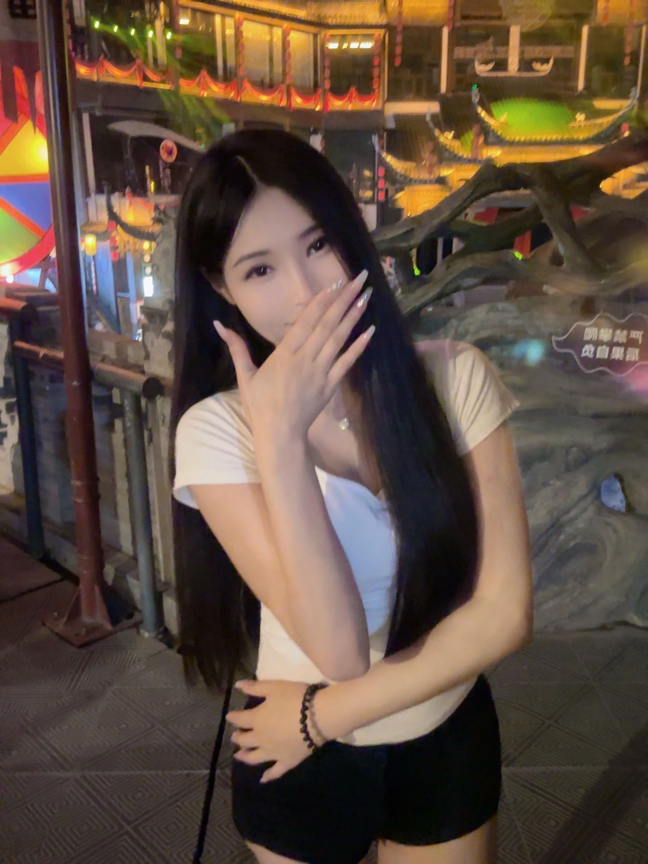 不要透过手机看世界了，要亲身体验