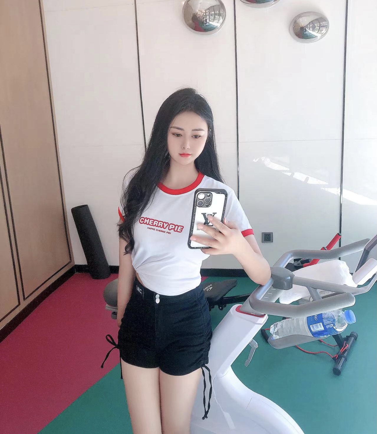 西湖高挑性感女神