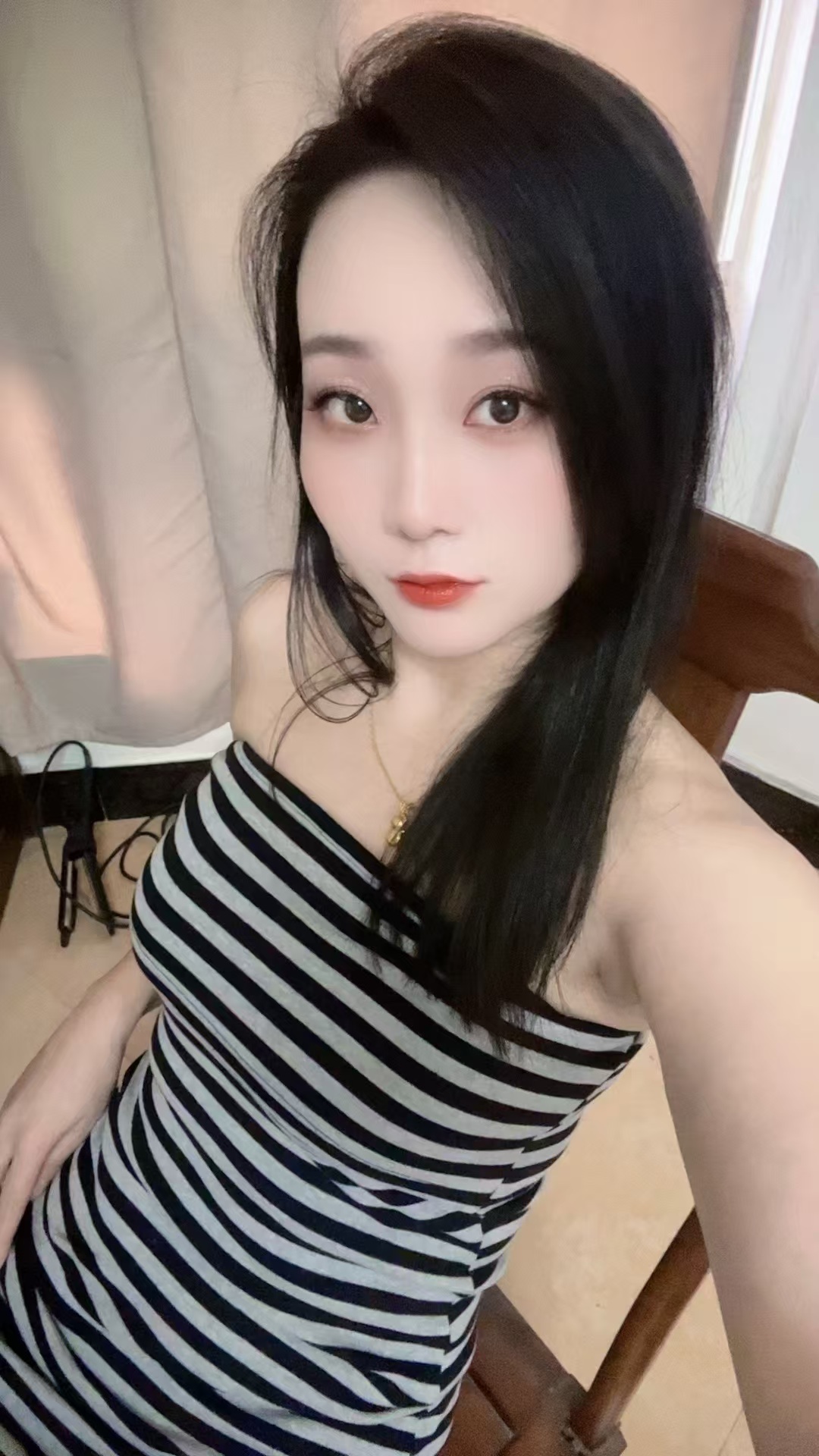 白嫩小少妇娜娜