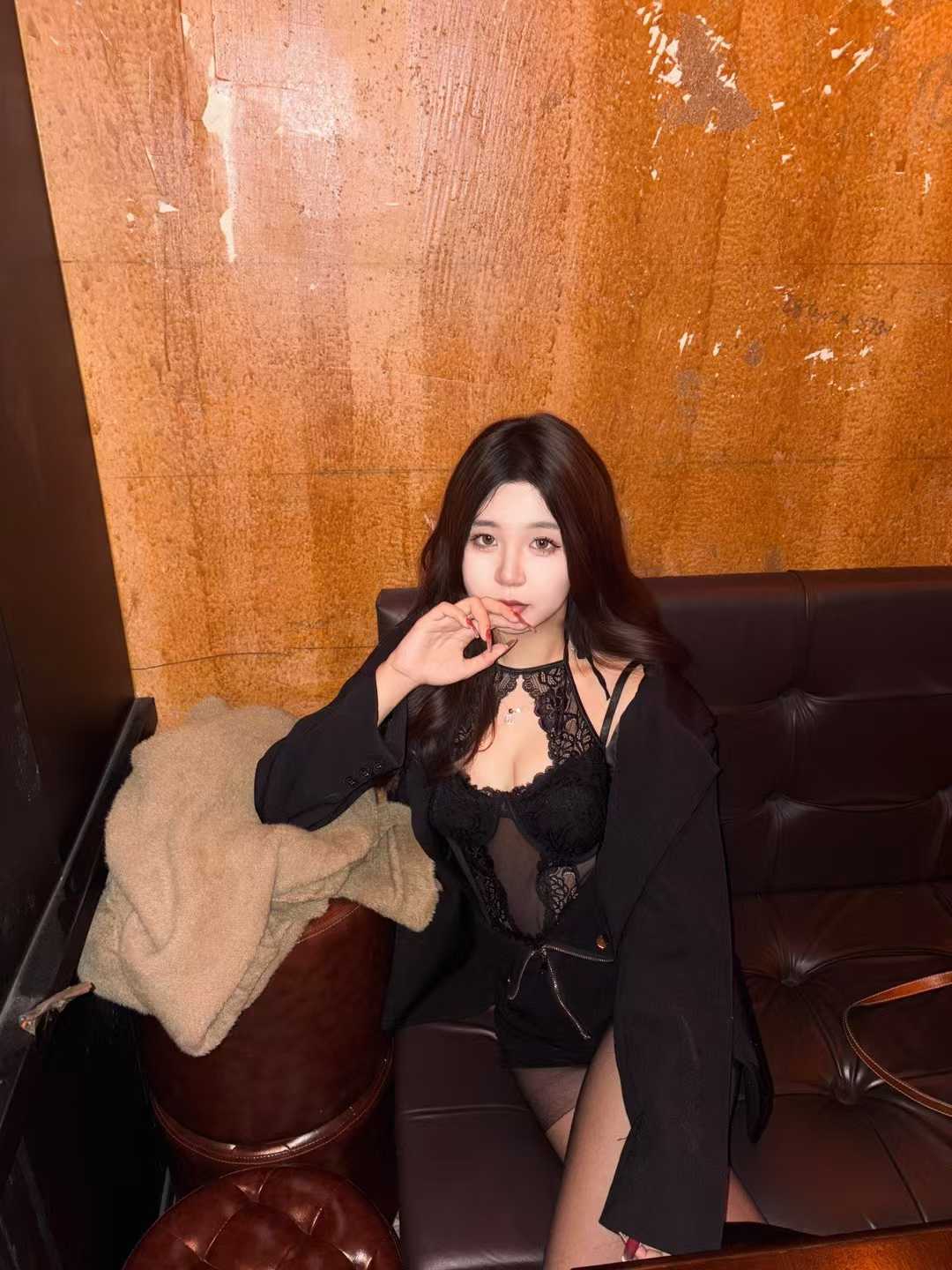 玩得开的毕业生刚下海