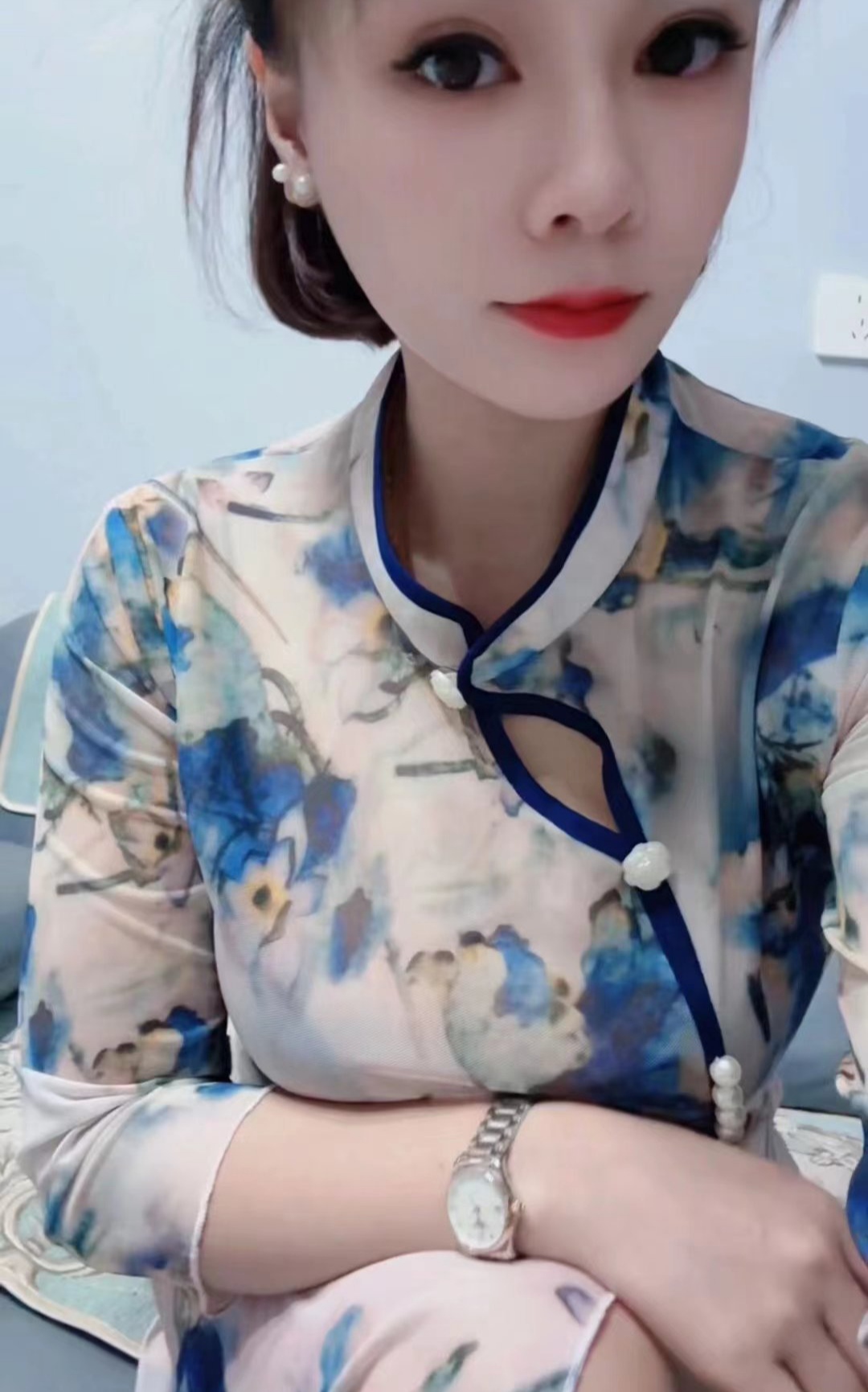 滨江惹火大胸小姐姐