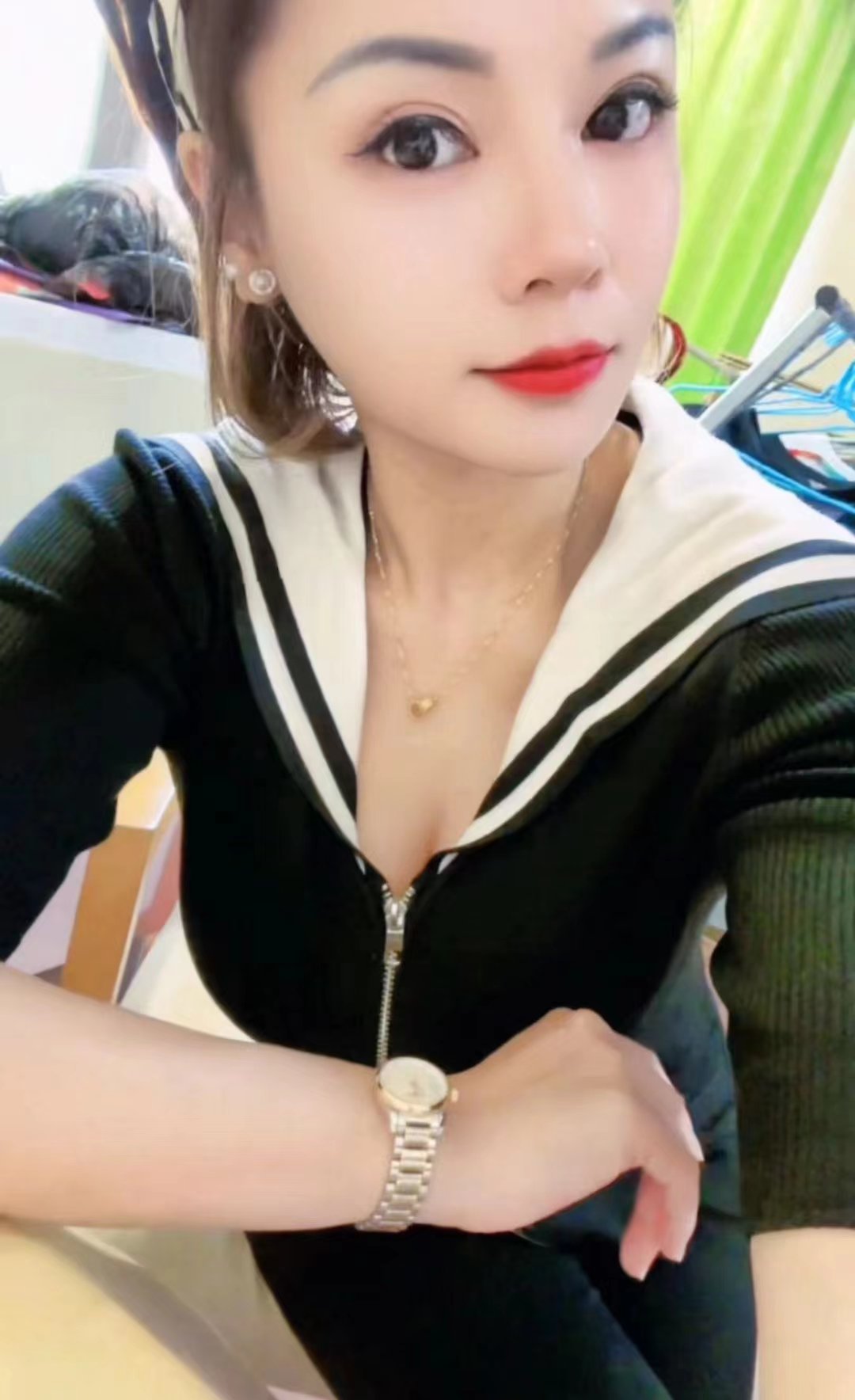 滨江惹火大胸小姐姐