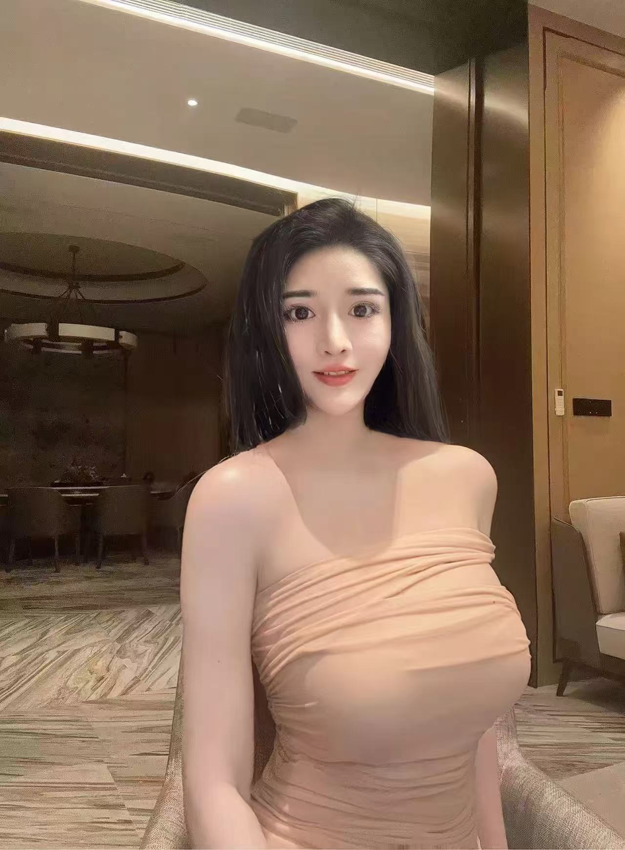 身材凹凸有致，不踩雷