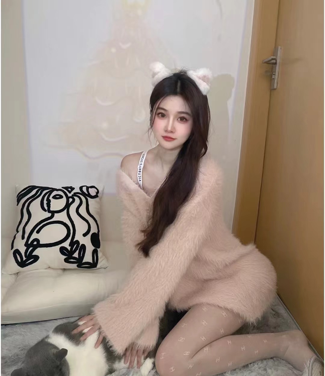 白云热辣嫩妹曼曼