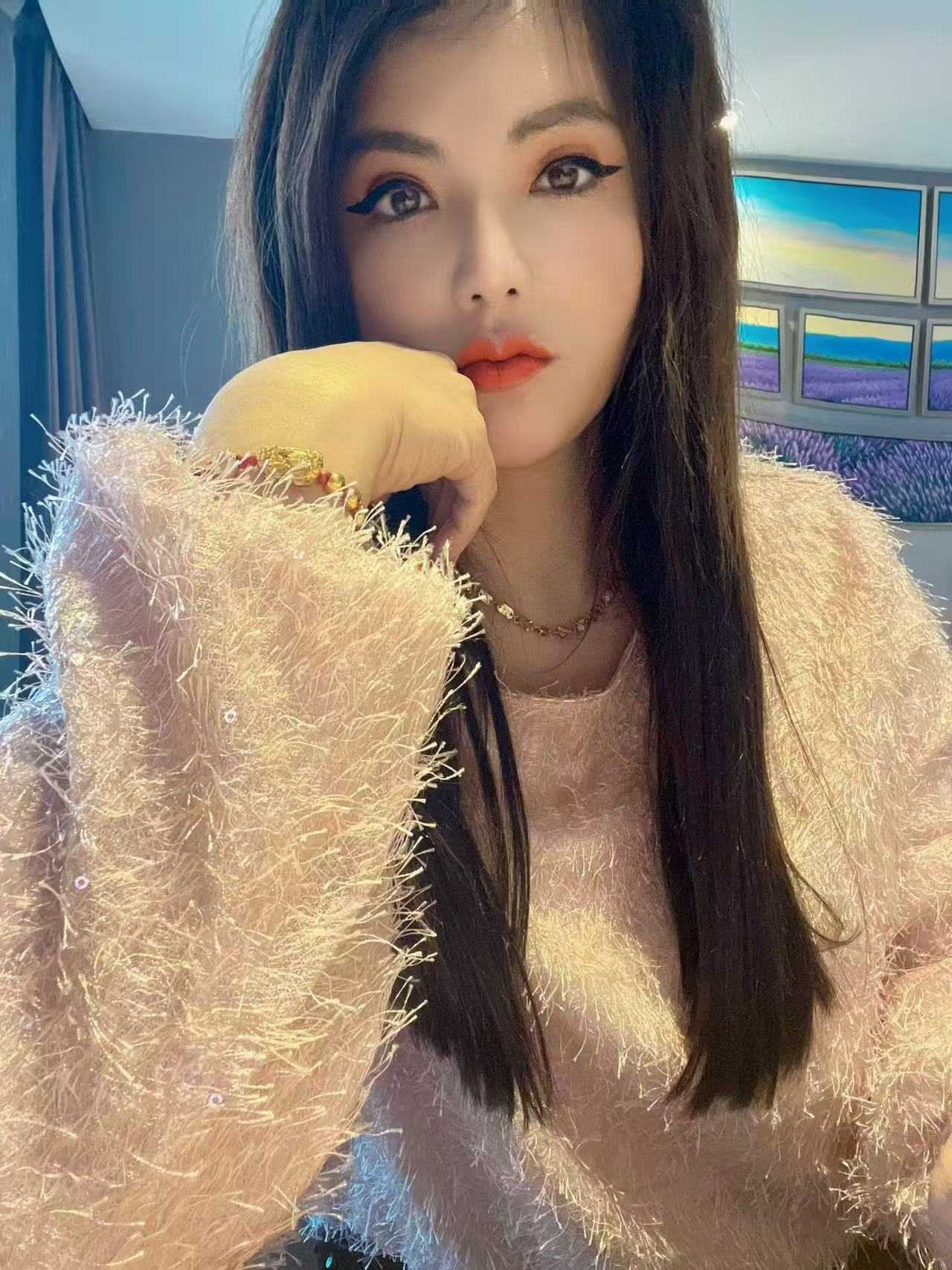 华阳巨乳狐狸媚蓝 - 特色喷泉