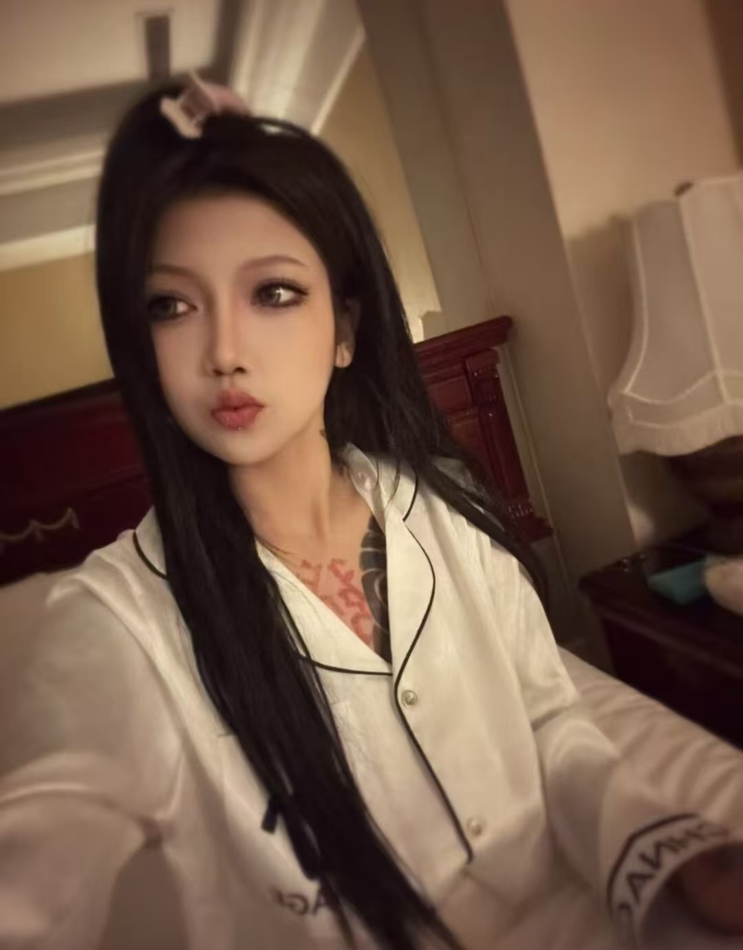 纹身辣妹小甜甜