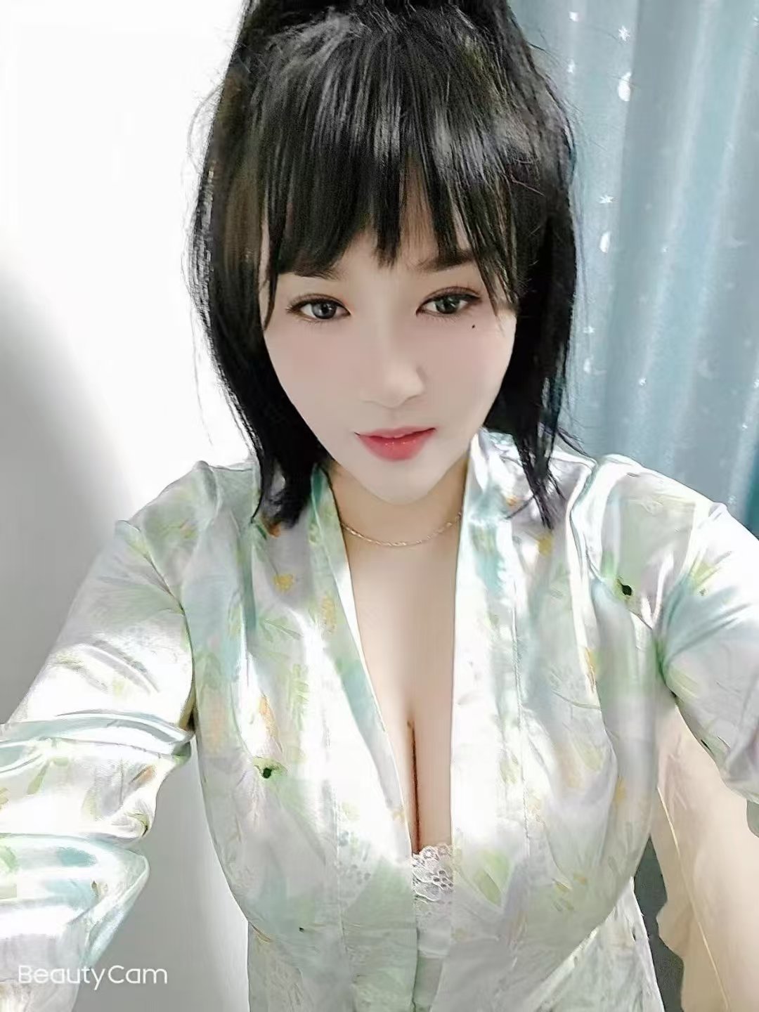 肉弹大白兔辣妹小芳