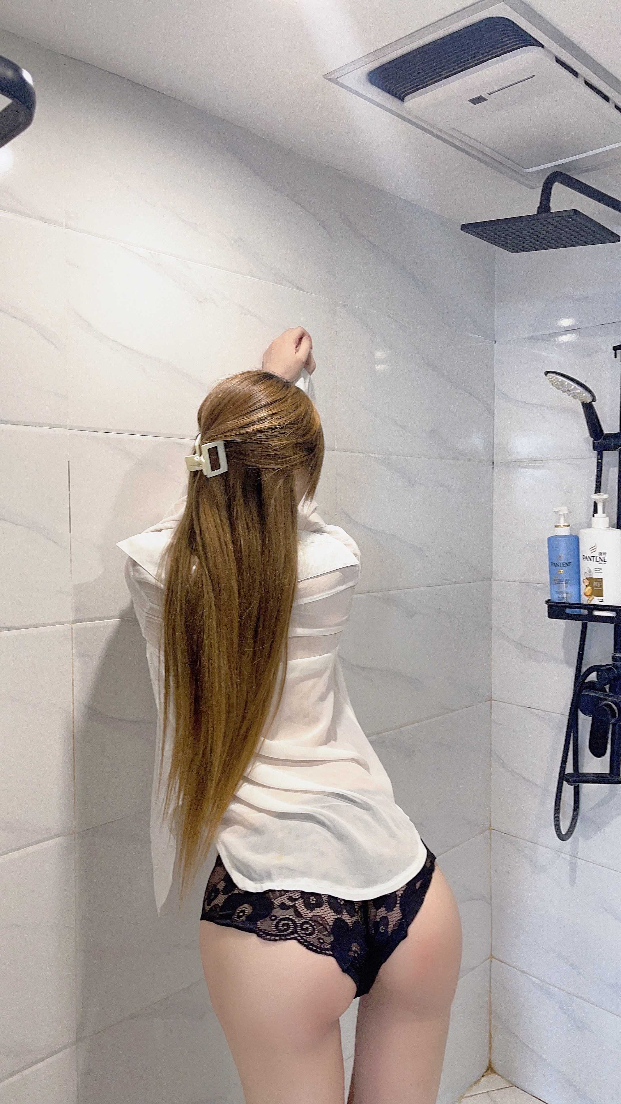 天河美腿大白兔辣妹浅浅