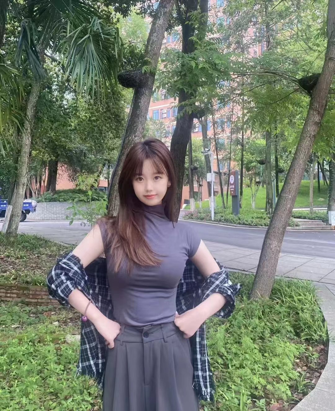 白云甜美女友小婷