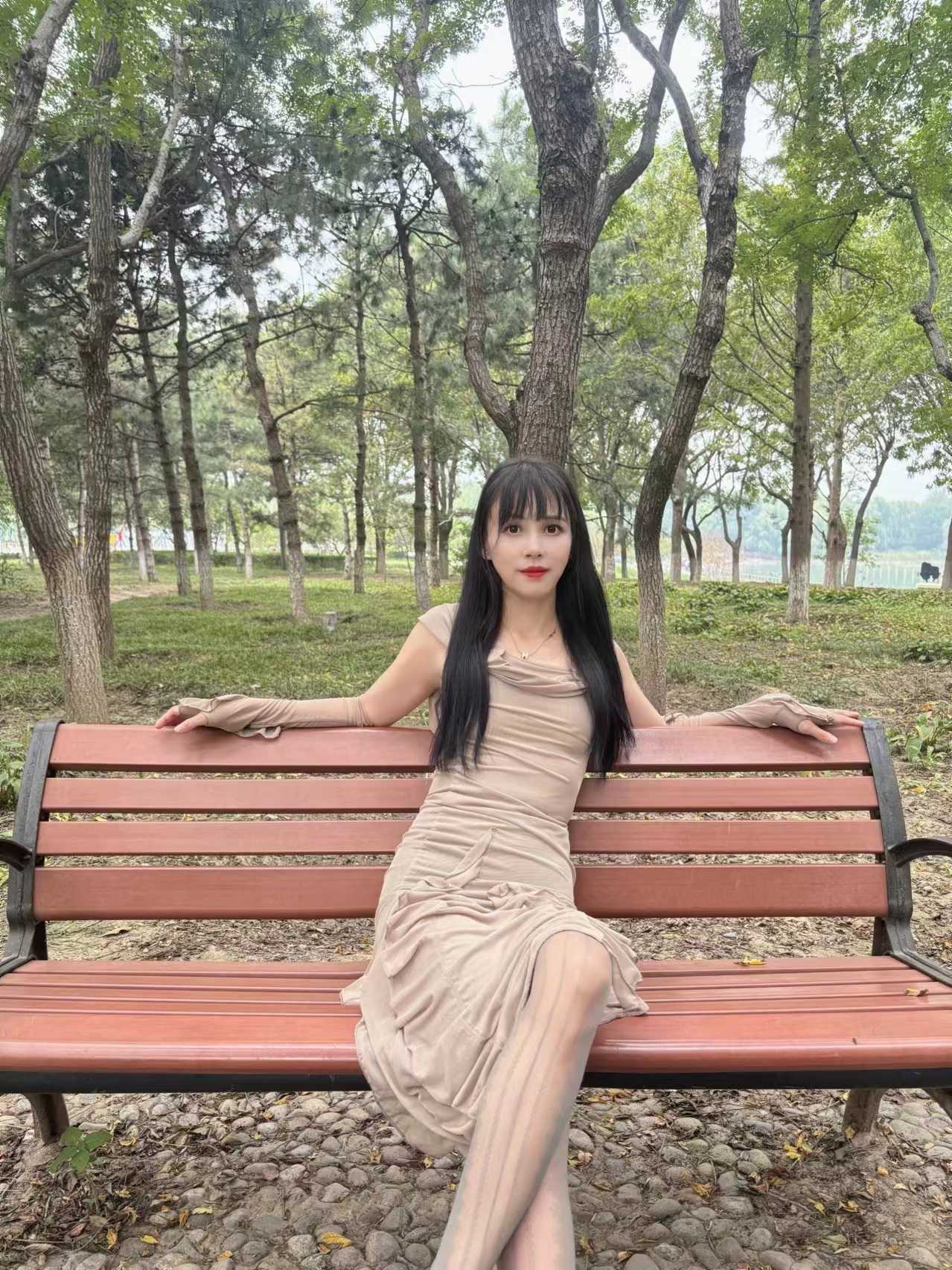 小红门惹火辣妹雪梨