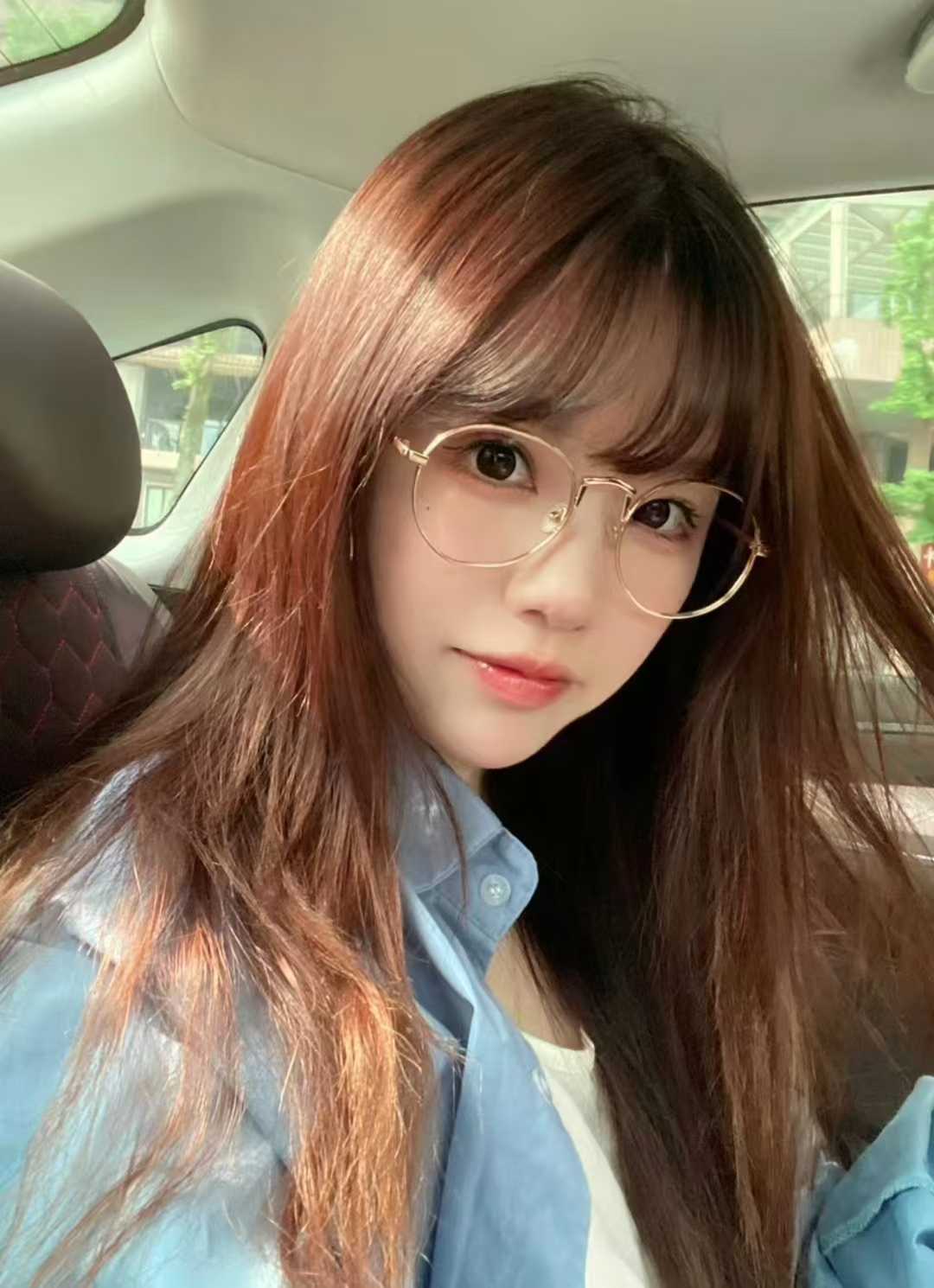 新人嫩妹，年龄很小，瘦瘦的