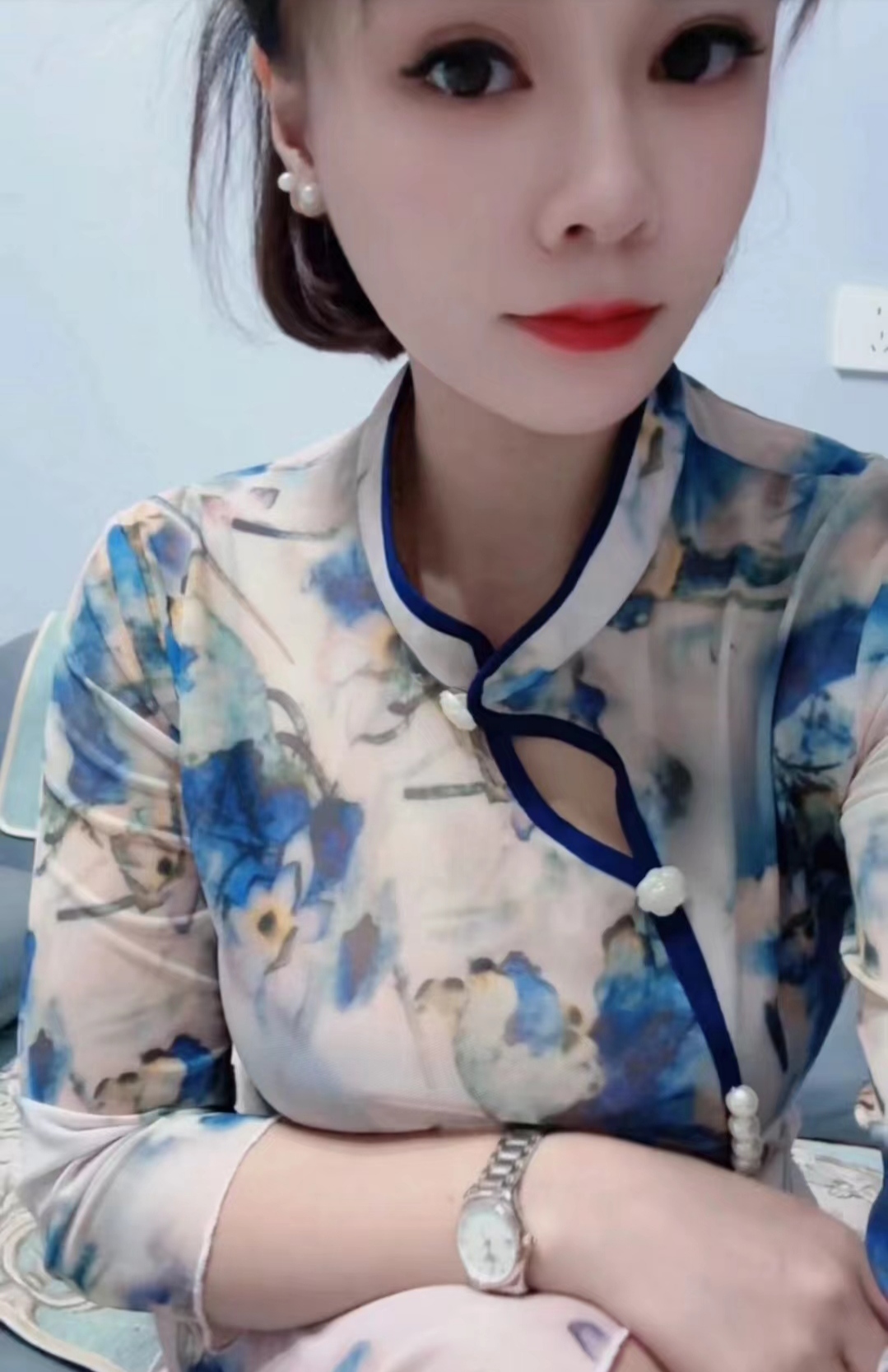 滨江大胸撩人小姐姐