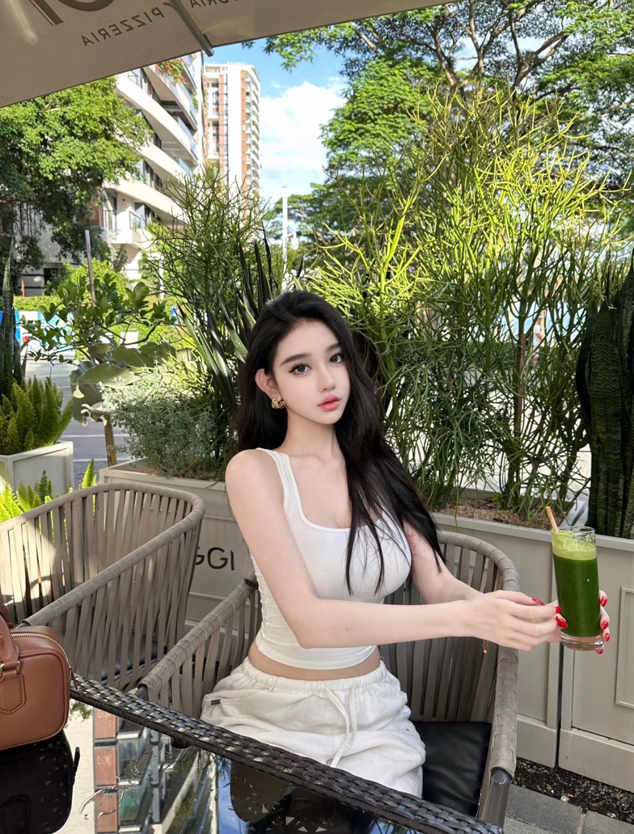 医美小姐姐，偶尔兼职