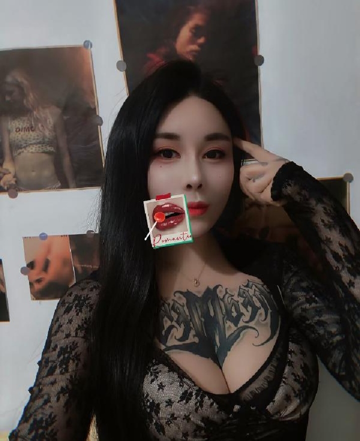 河东大胸纹身辣妹