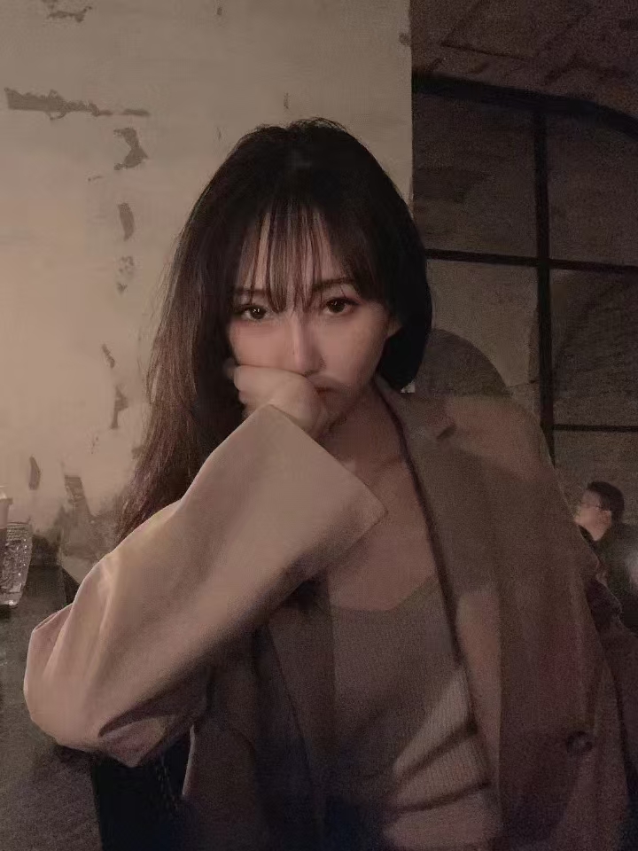 车灯弹性十足，很有魅力