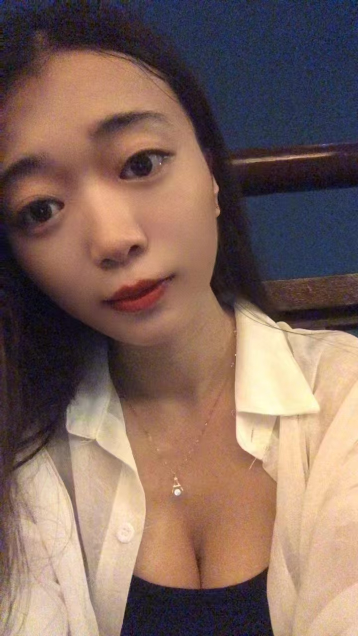 舌尖漫游。贴脸开大