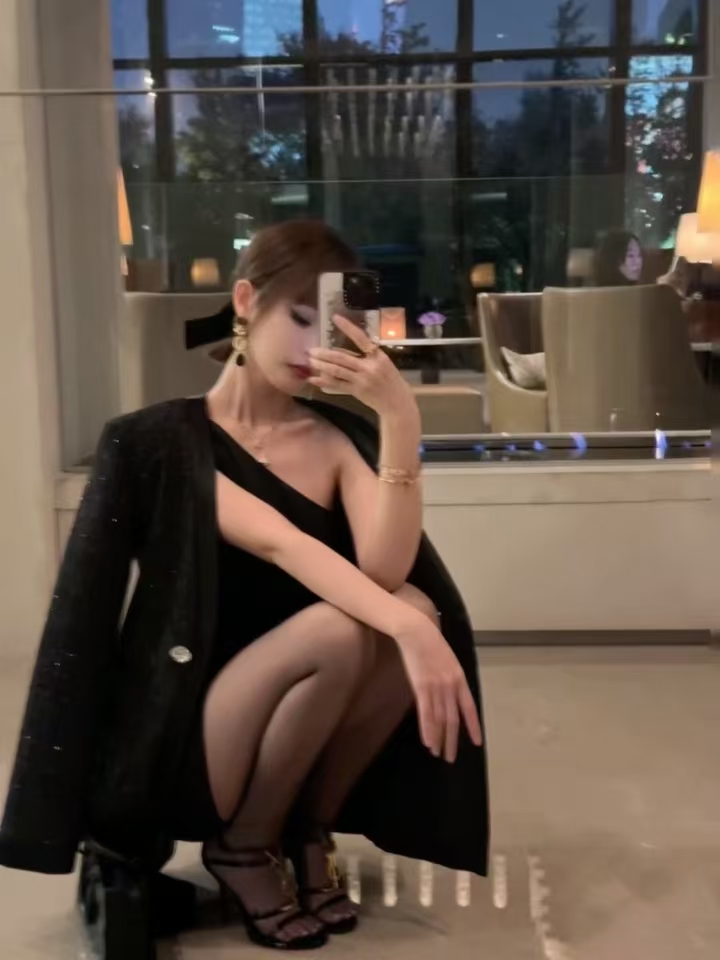 眼神交流之后的怜香惜玉