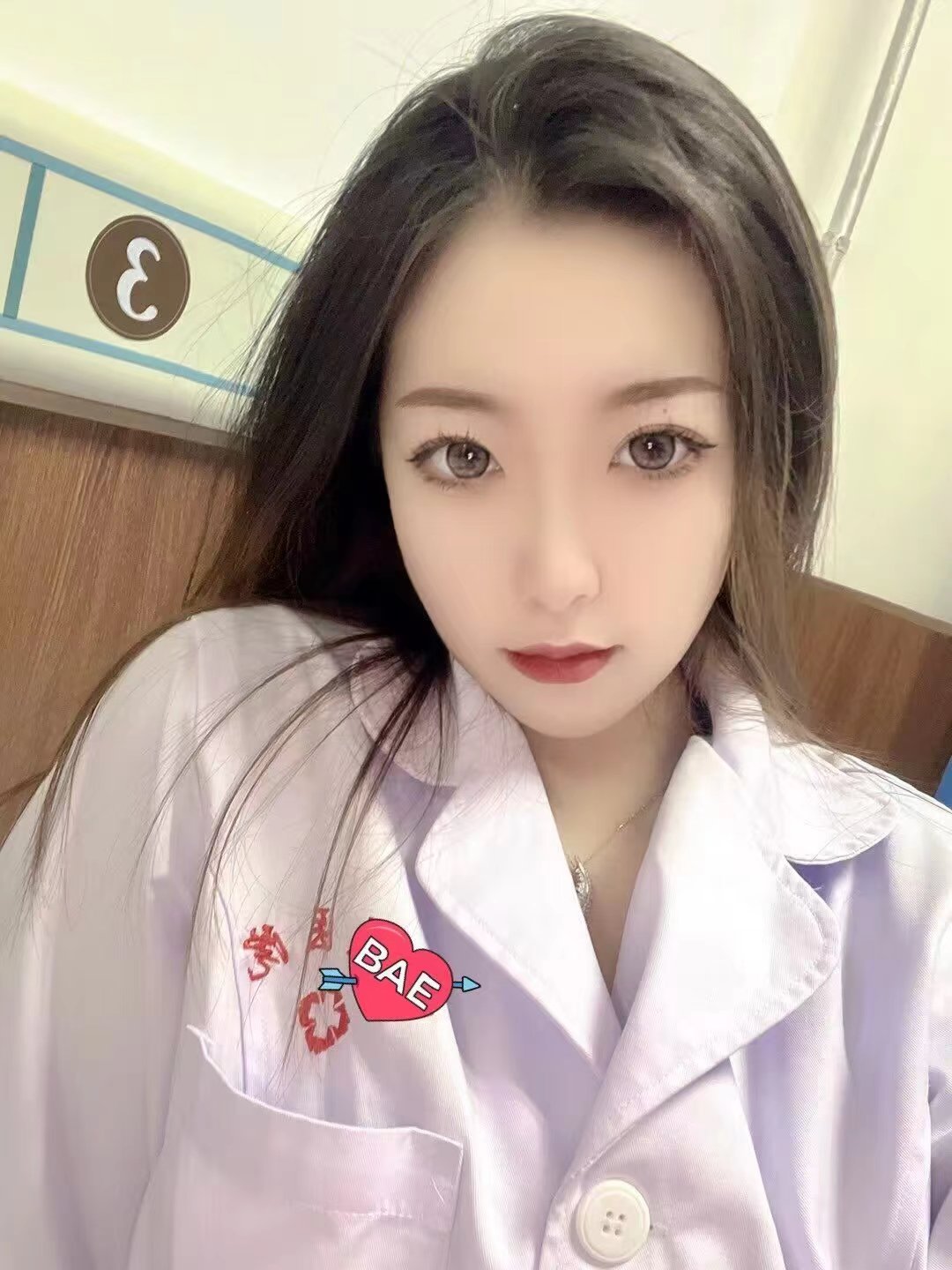 徐东很哇塞的兼职护士小姐姐