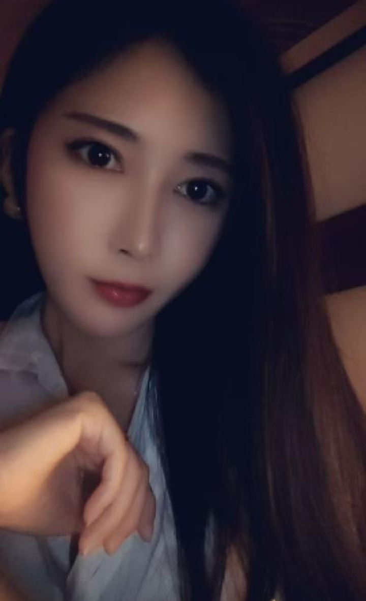 温柔白嫩大长腿辣妹