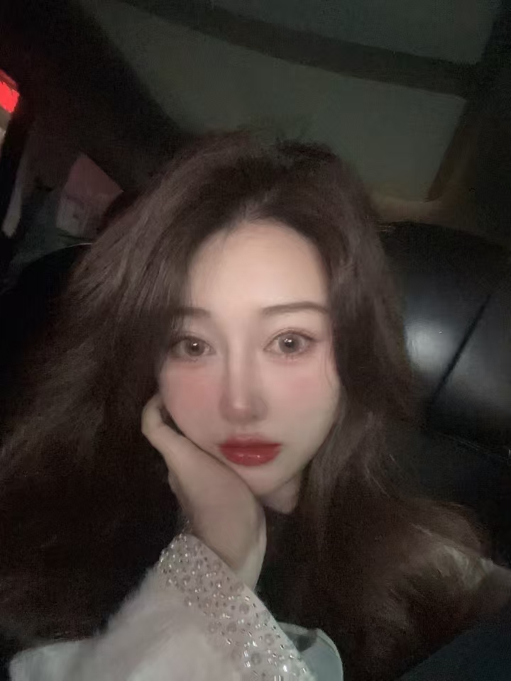 青春气息满满，清纯妹子一枚