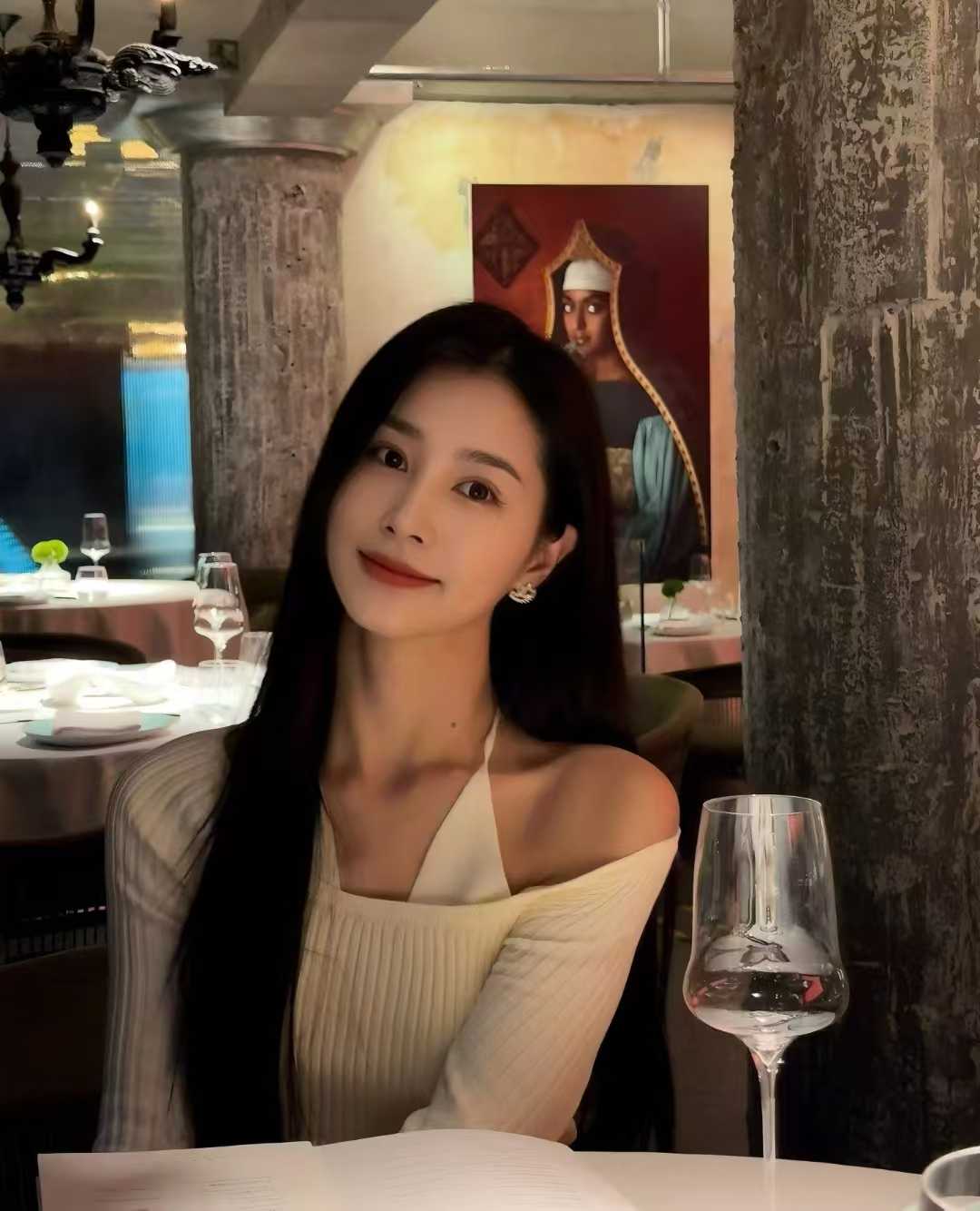 皮肤光滑细嫩的妹子，推荐推荐