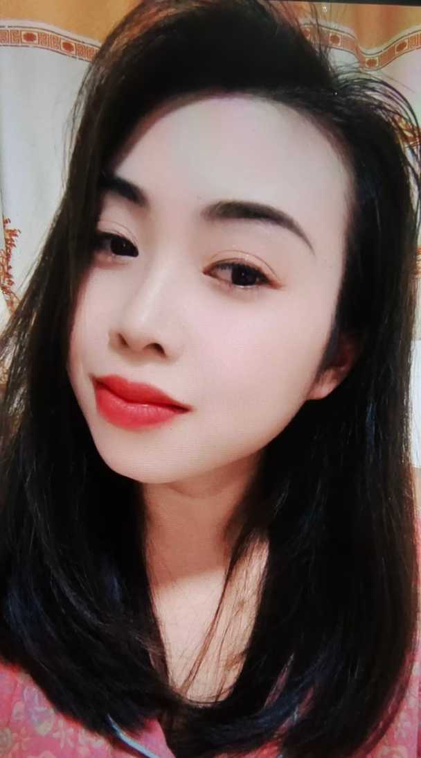 大胸妹子，奶子很软