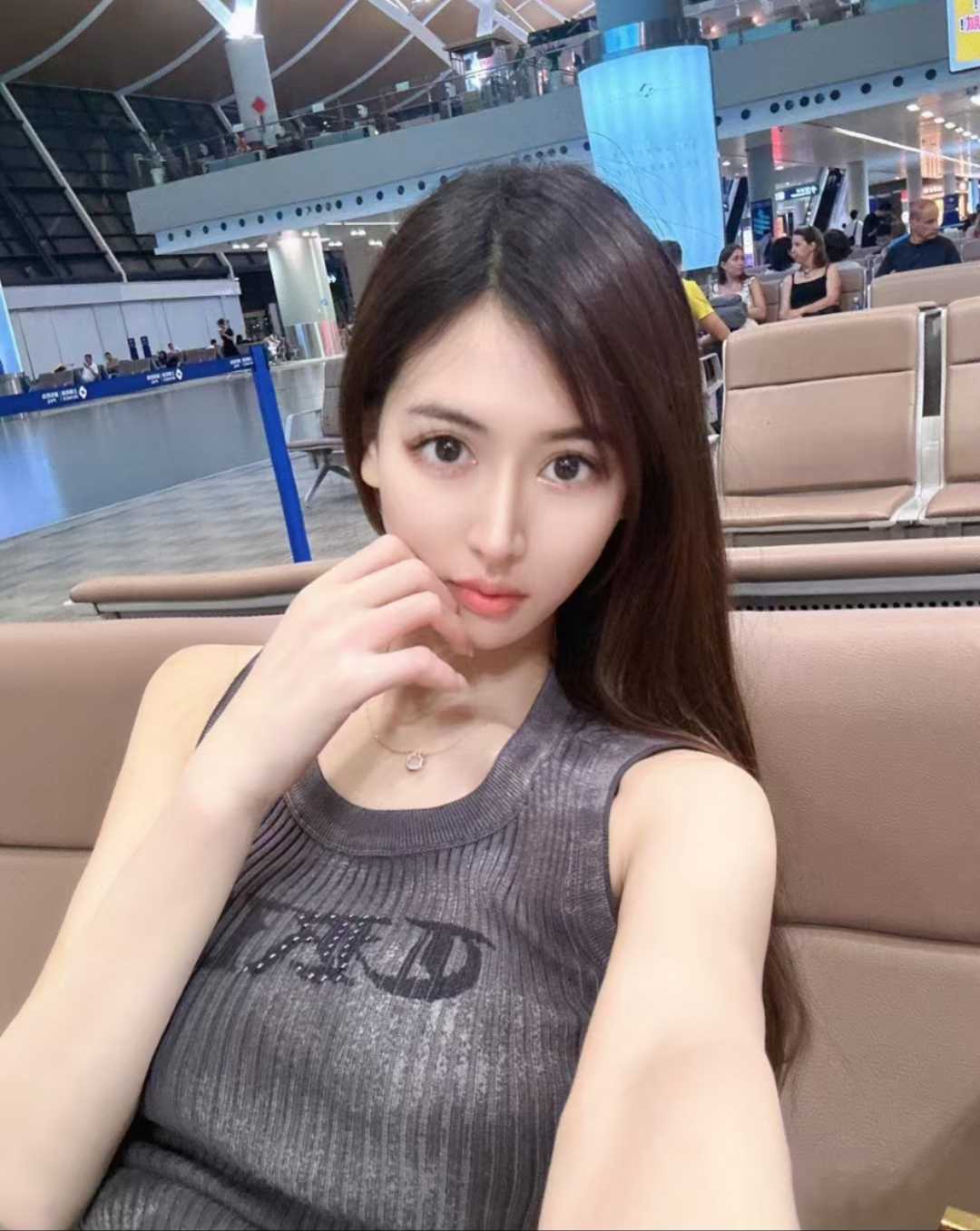 丝袜美女，身材有料。