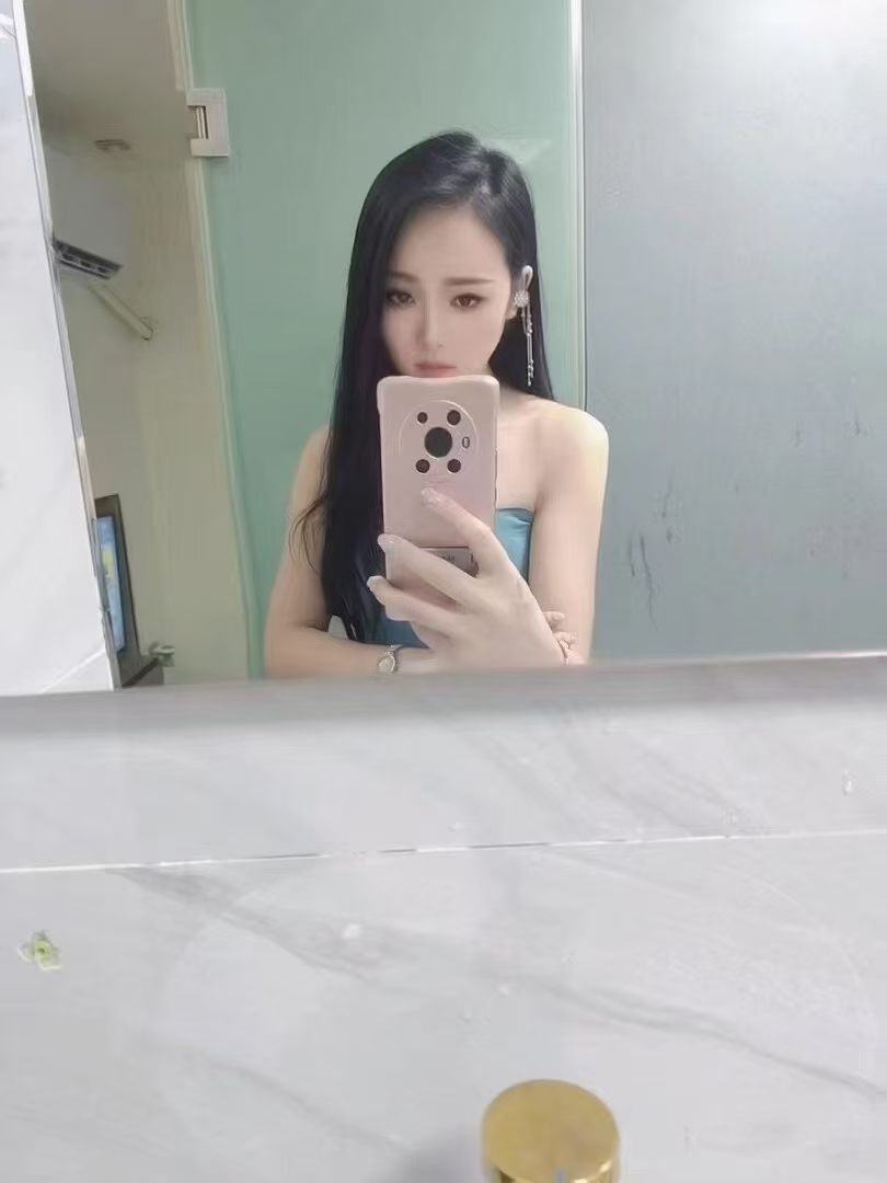 无与伦比的魅力，眼神能勾魂