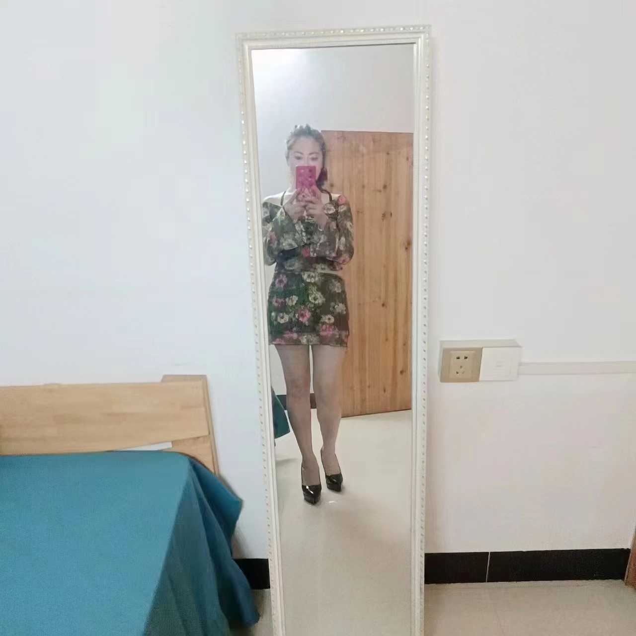 海珠美艳肉感辣妹小云