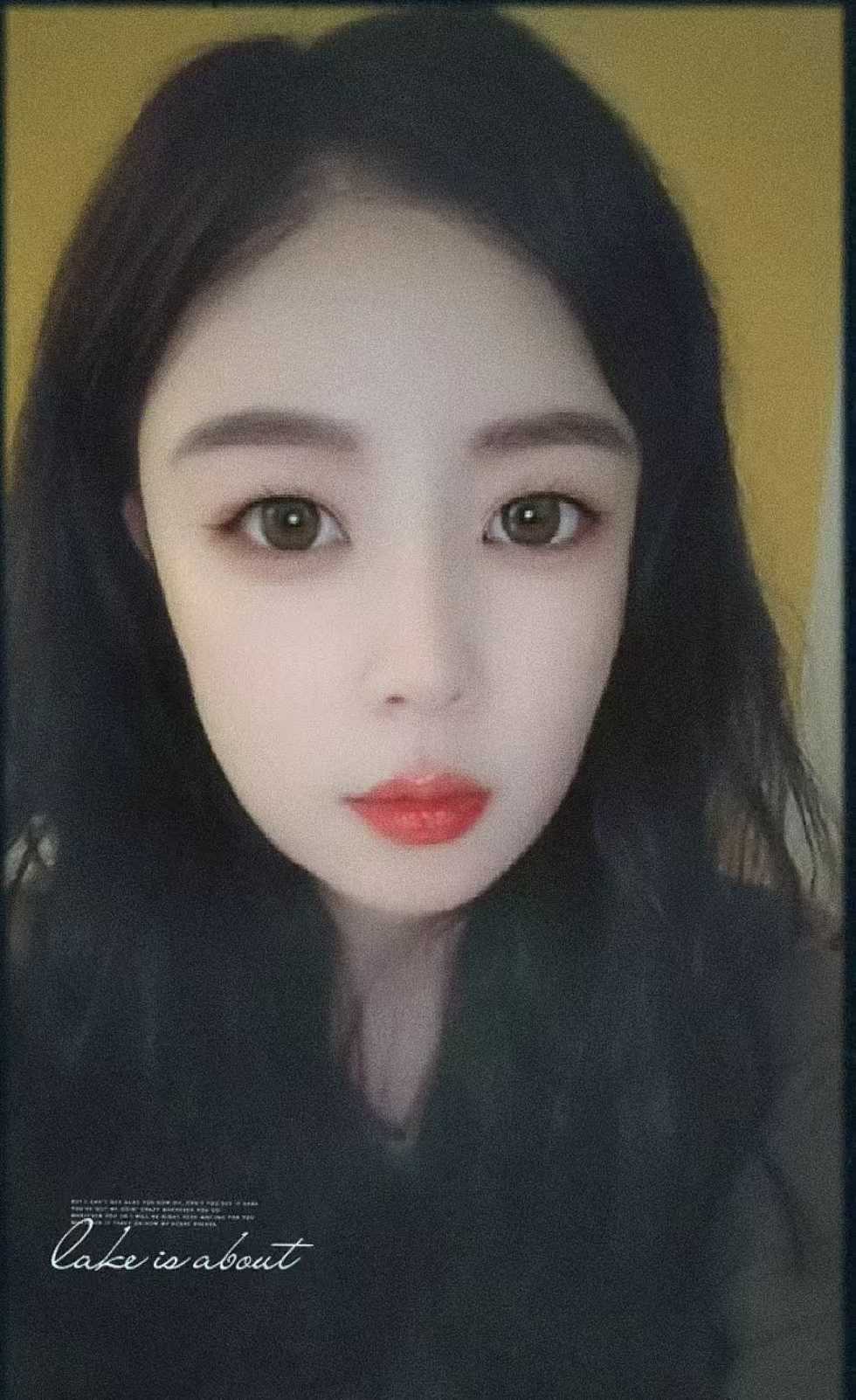 可夜的妹子，自带教室，氛围感十足