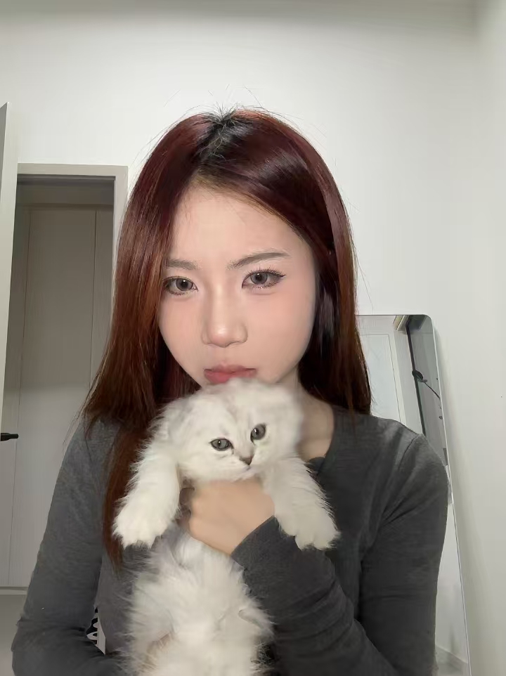 粉粉的车灯，爱不释手