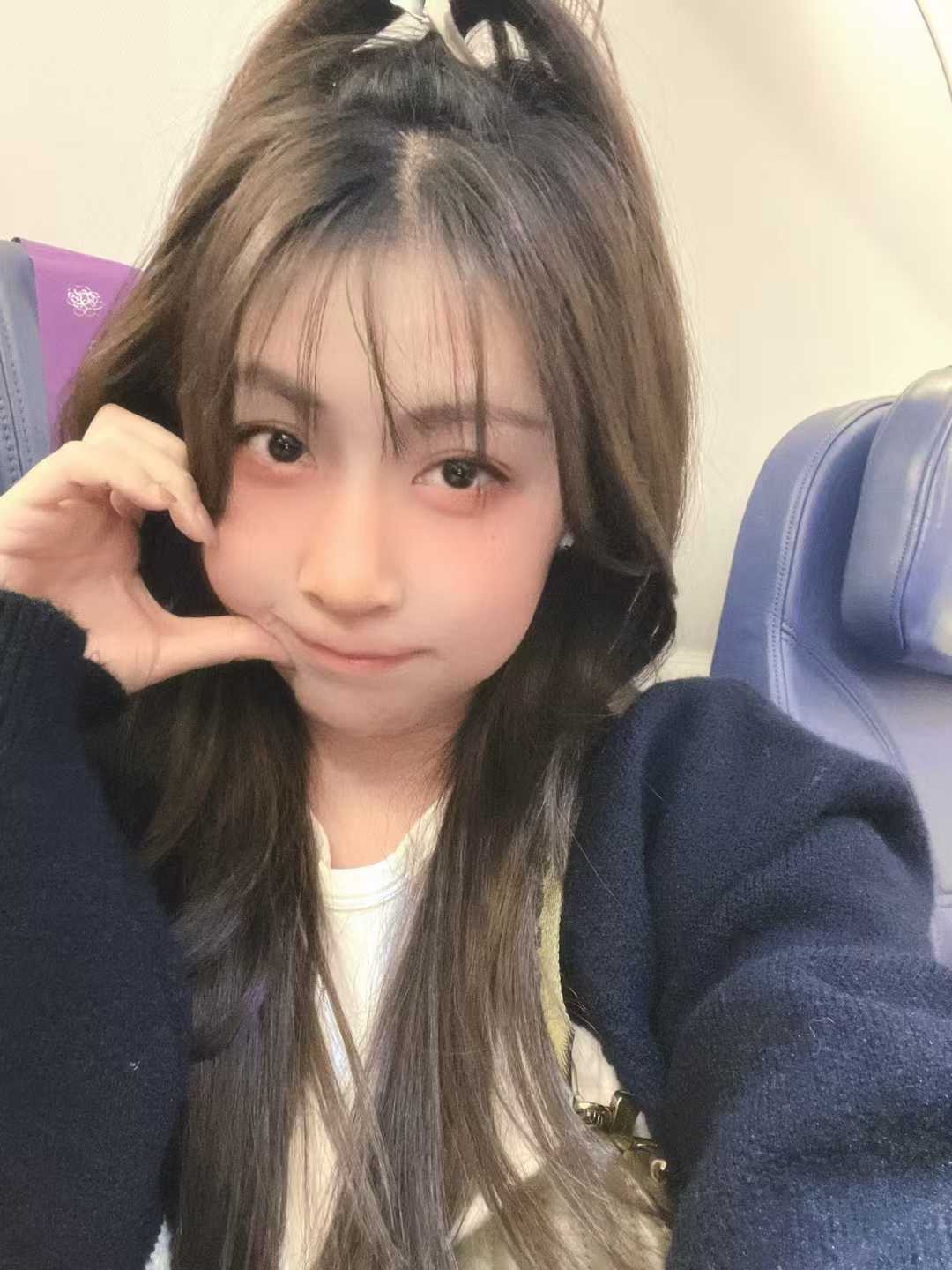 身材火辣软妹子，很纯很天真