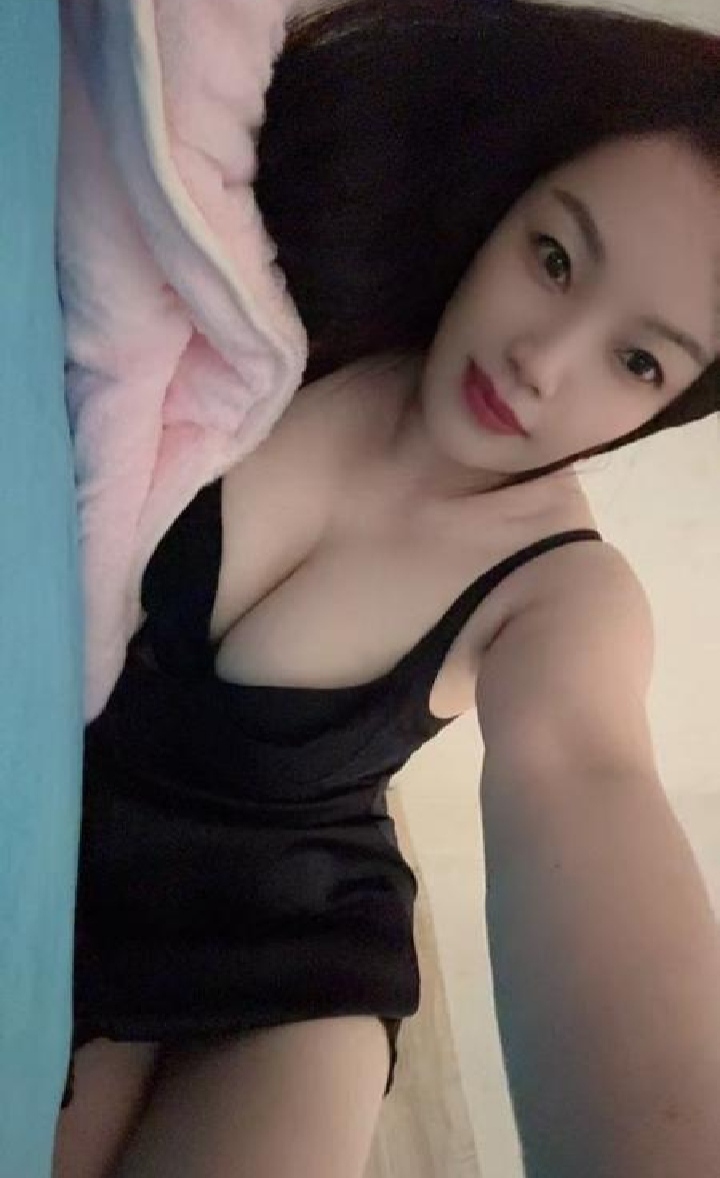 白云大长腿御姐花花