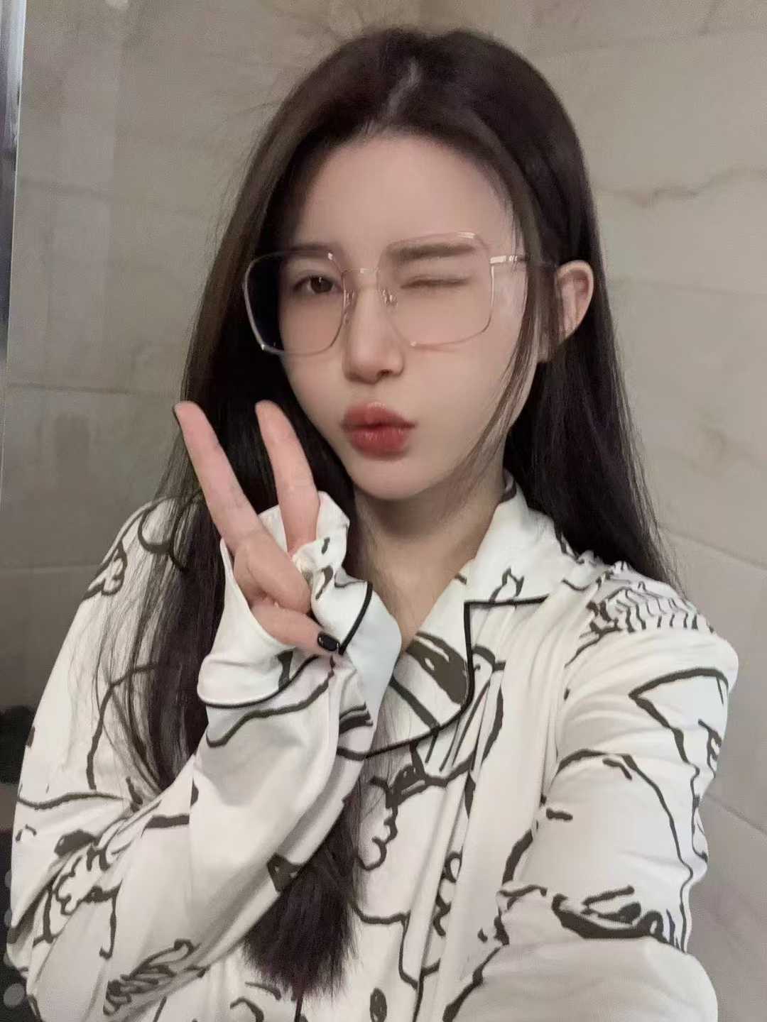 勾魂美人，热情认真。