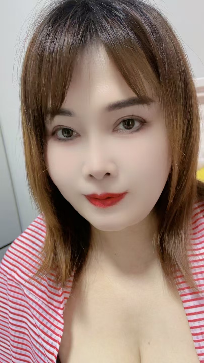 短发肉弹小姐姐美美