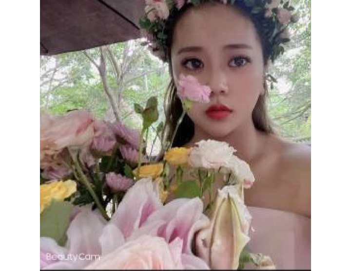 丰满白嫩小姐姐瑞瑞