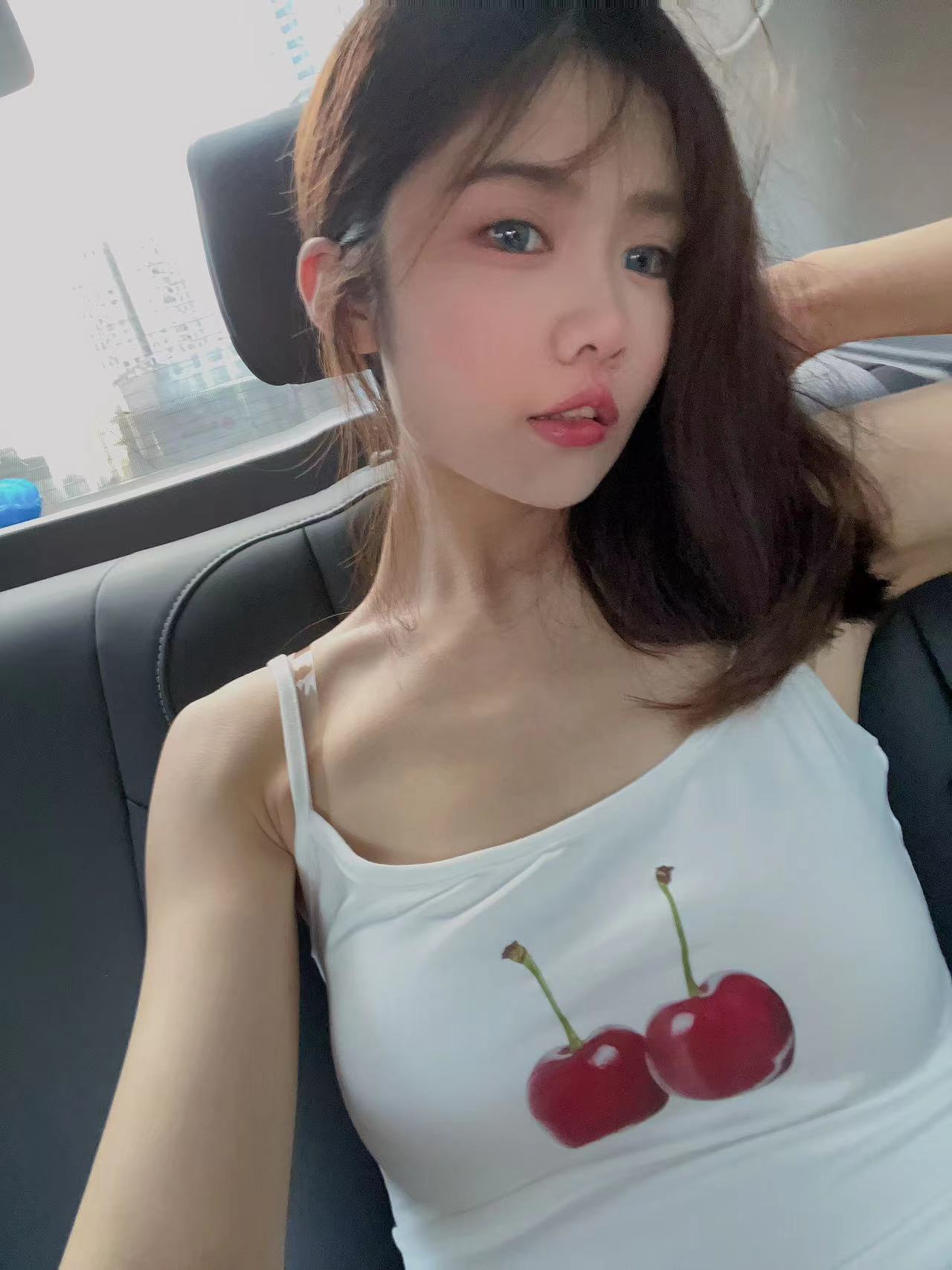 健身妹妹 平时在健身