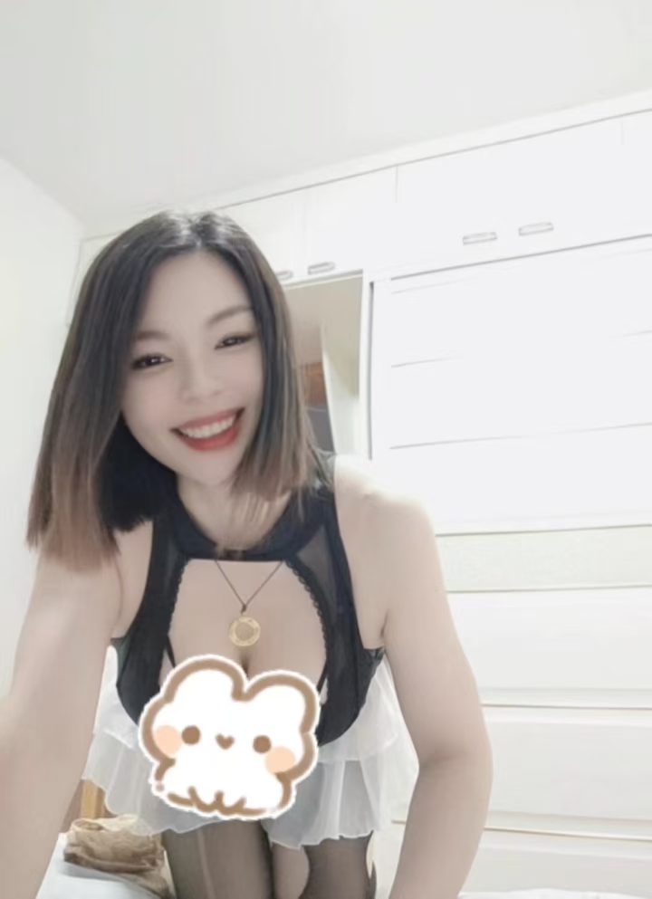 大熊少妇单手都握不住