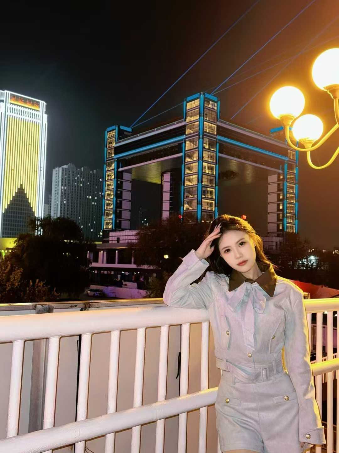 无齿感活不错翘臀妹子