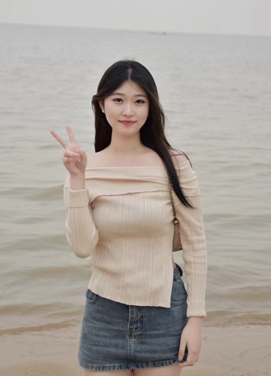 丰润白嫩美妞甜甜