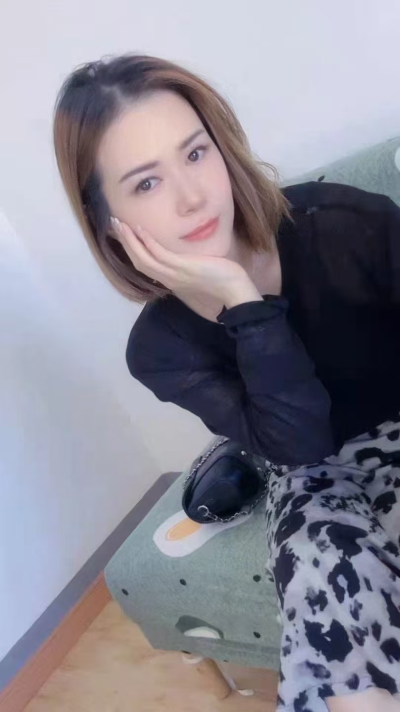 性感翘臀美鲍鱼小姐姐