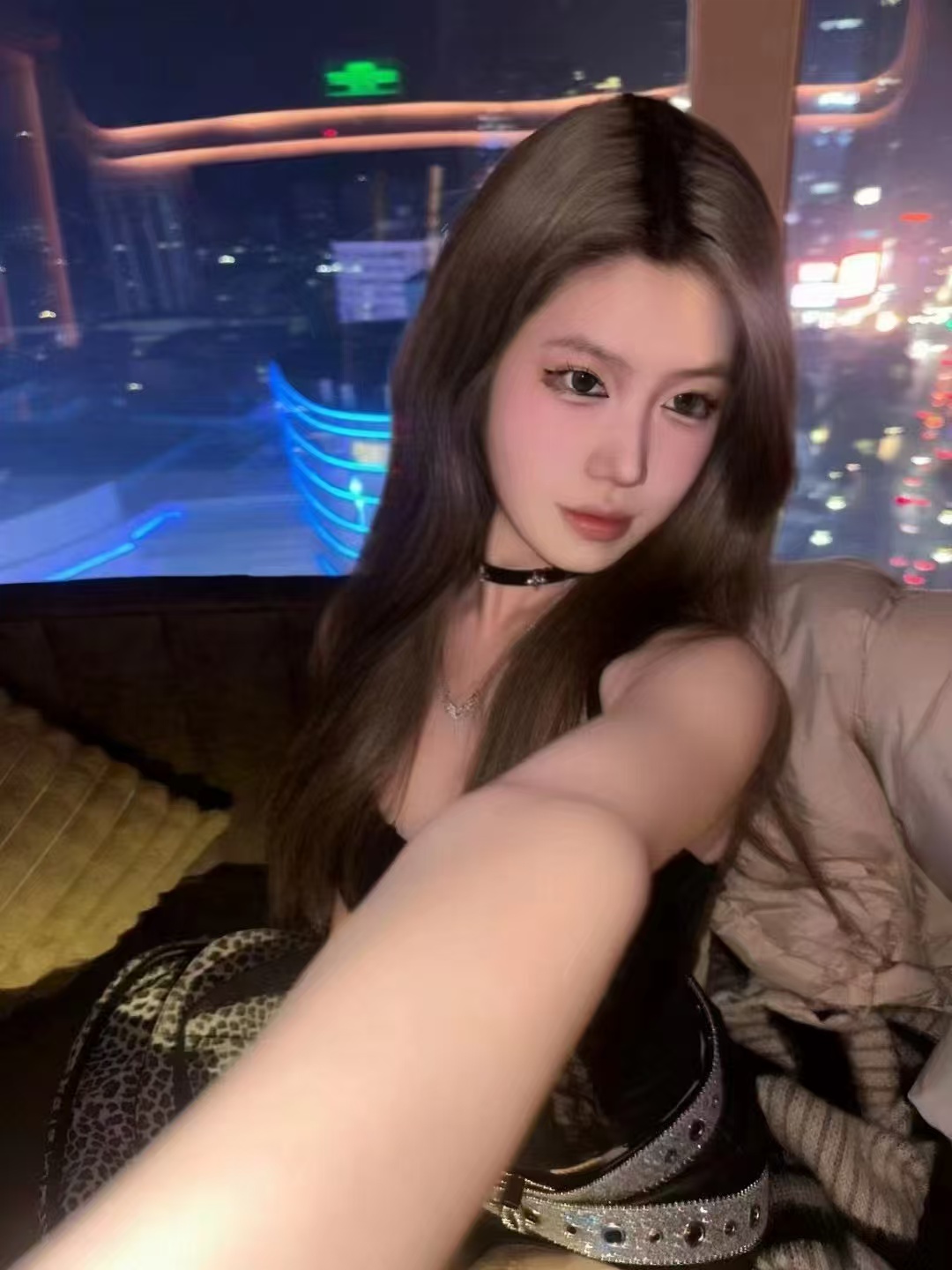 极品白嫩美妞小妍