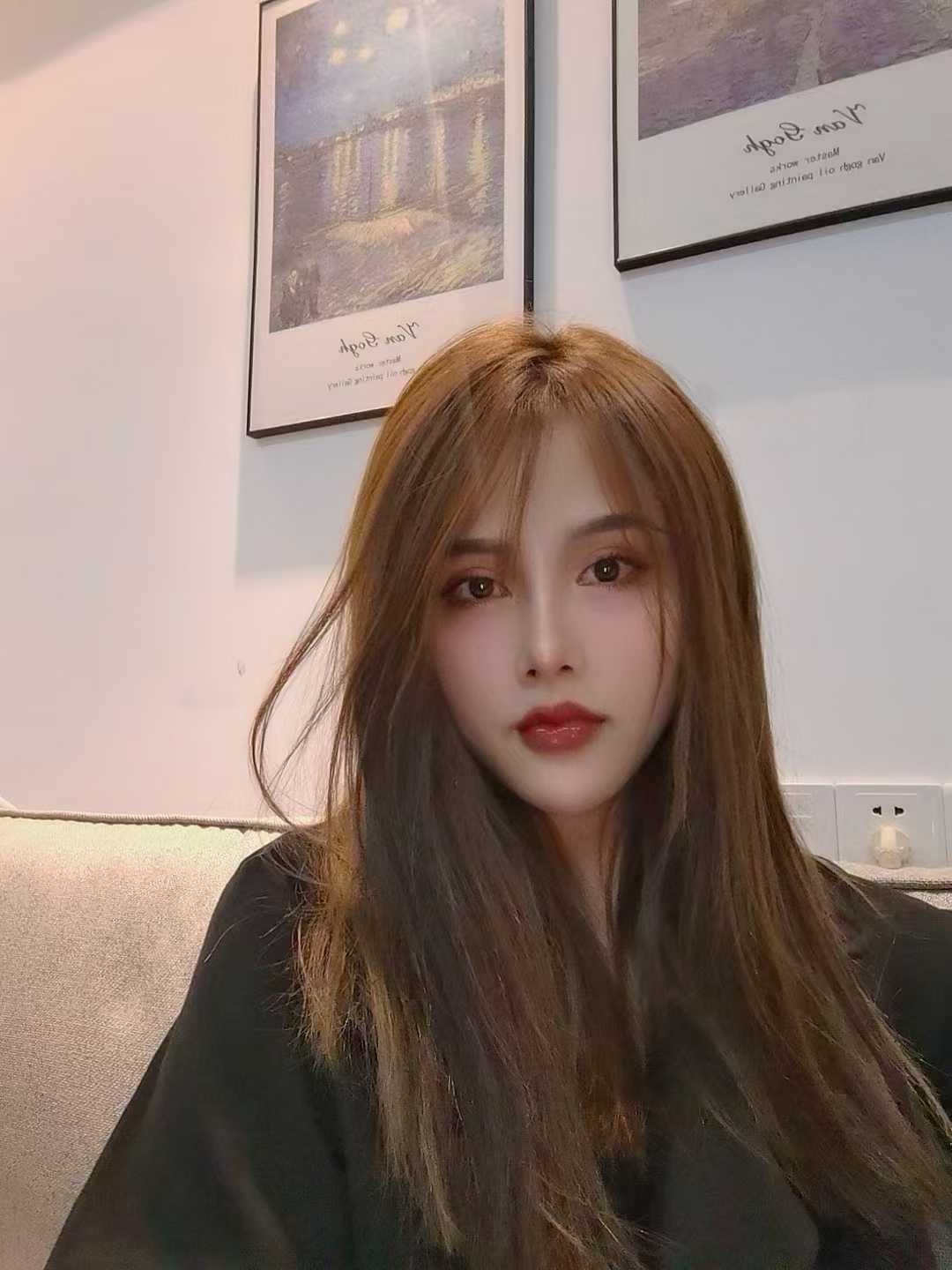 北仑区小美女车灯很大哦