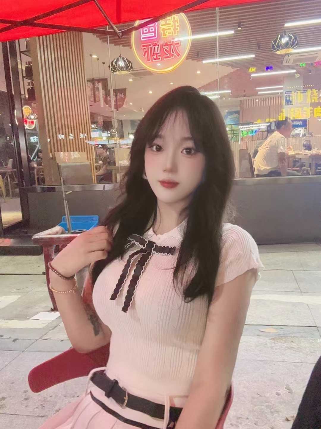 比较主动的美女耐心不敷衍