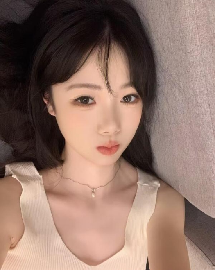 清纯甜美白嫩萌妹