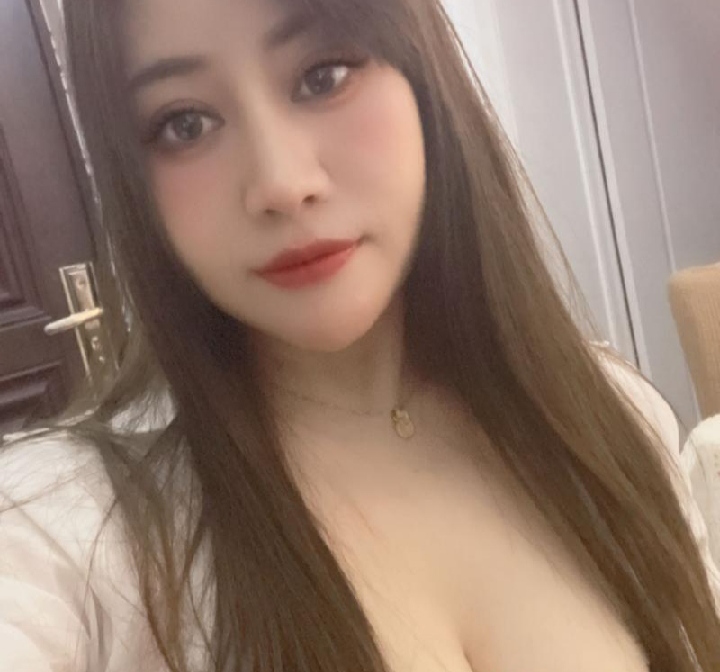 新街口丰乳肥臀美少妇